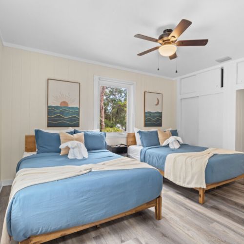 Moon room. 2 Double beds.