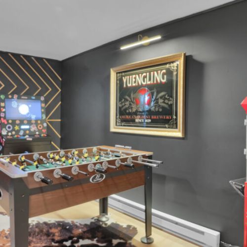 Challenge friends to a friendly foosball match! Enjoy the vintage pop corn machine!