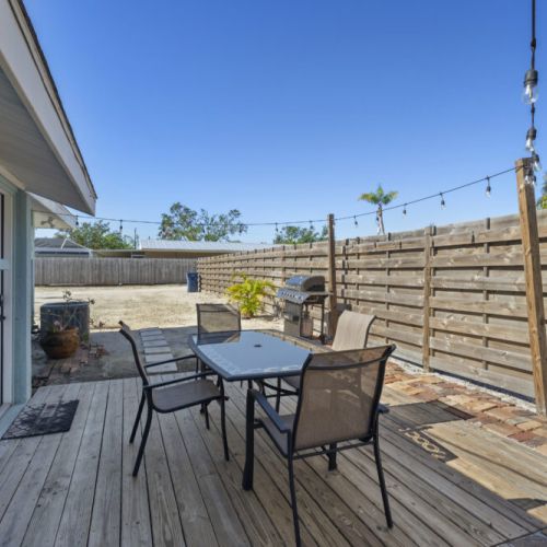 Outdoor dining, outdoor string lights