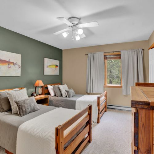 Upstairs twin bedroom. Fan, tv.