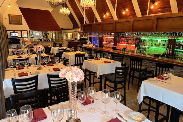 DeLukas Restaurant & Bar