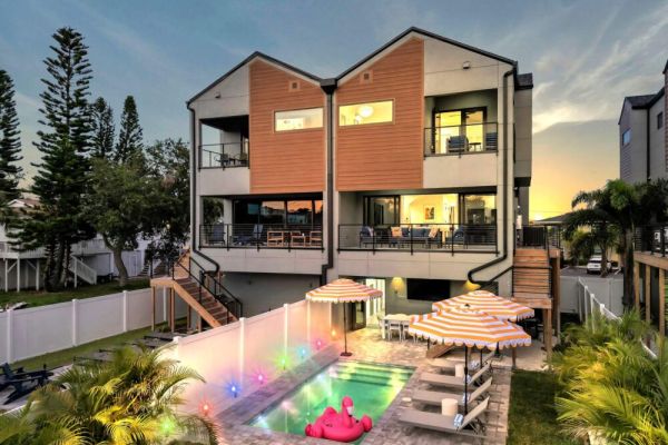 NEW 4 Bed 3 Bath, Heated Salt Pool, Walk2Beach