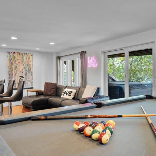 Pool table, Bar, Hot Tub & dining area just outside.