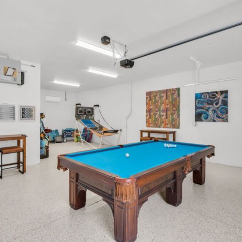 Choose your fun pool, basketball or classic arcade games.