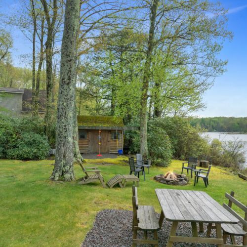 Perfect lawn for so many activities. Fire pit.