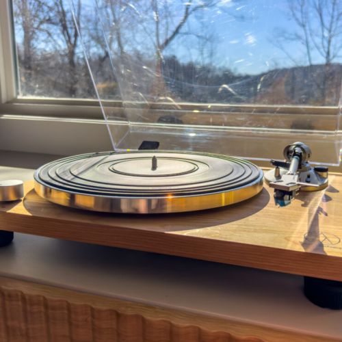 Record Player to play  your favorite tunes
