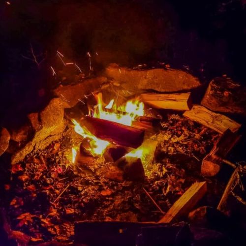Outdoor fire pit
