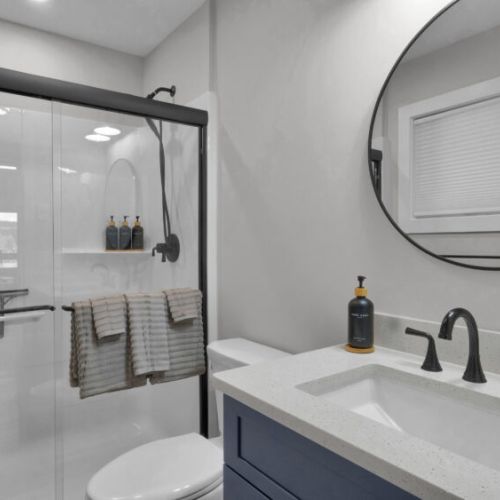 Freshen up in this clean and well-appointed full bathroom