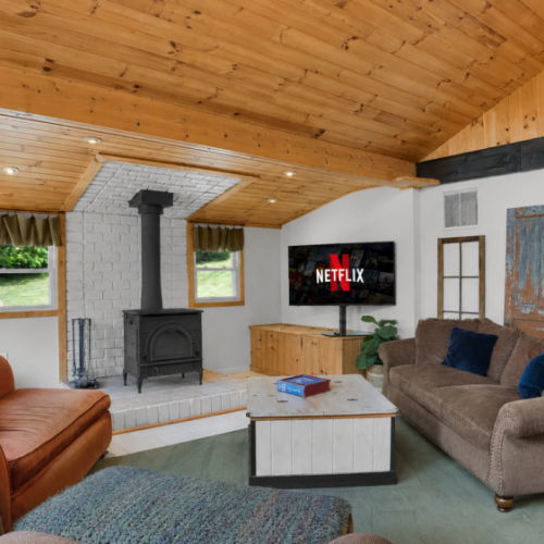 The perfect spot for relaxing with the family.  - Indoor fireplace is not for guest use.