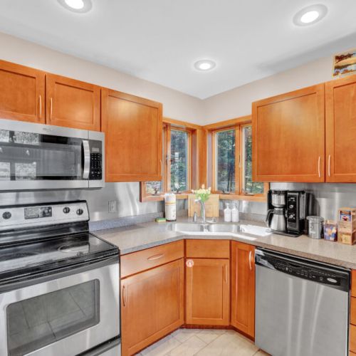 This Kitchen is well stocked with All Clad Pans, Cutco Knives, and all the kitchen items you need. l