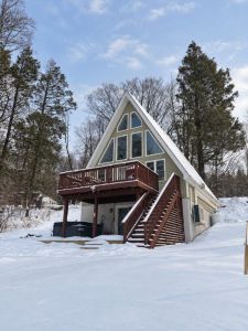Cozy winters by the lake with amazing views!