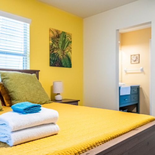 Bright and tropical vibes on your next vacation.