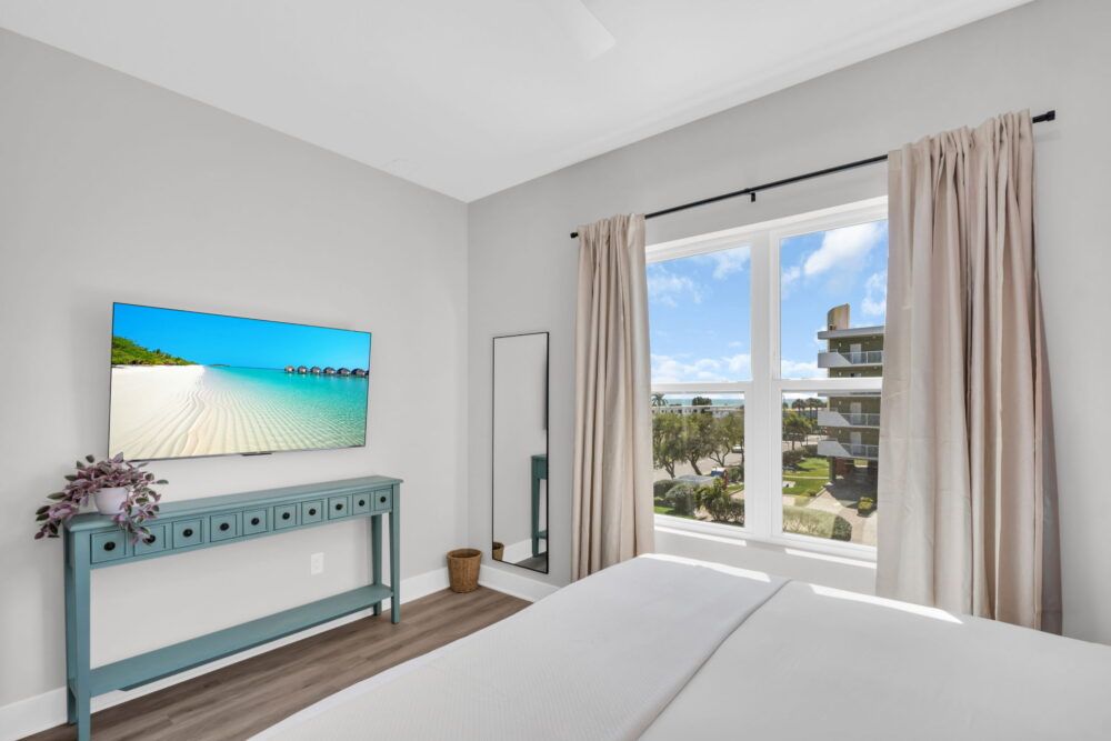 Reef Room - Wake up to Ocean Views.