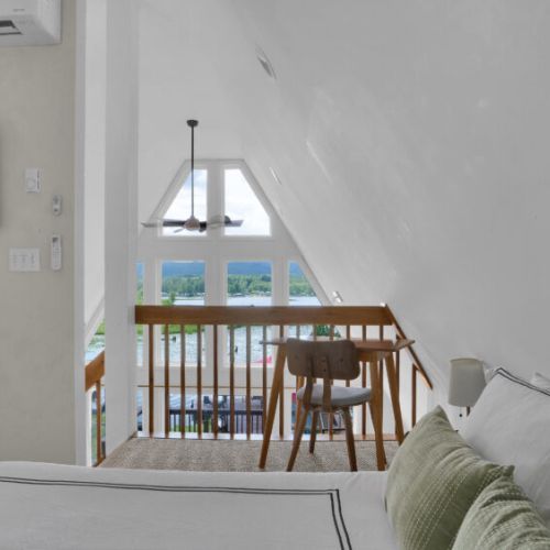 Lake views from bed, are you serious?