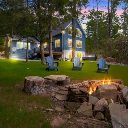 Welcome to your private waterfront escape! Enjoy breathtaking views and endless tranquility.