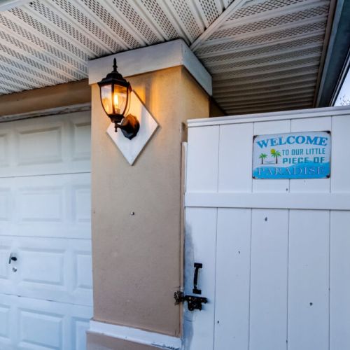 Private entrance to the Beachcomber Bungalow.