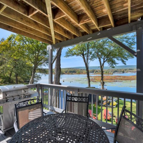 Outdoor dining and views!