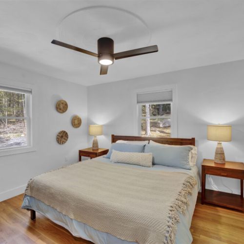 Upstairs king bedroom, 50" 4K tv, dimmable lights, black out shades.