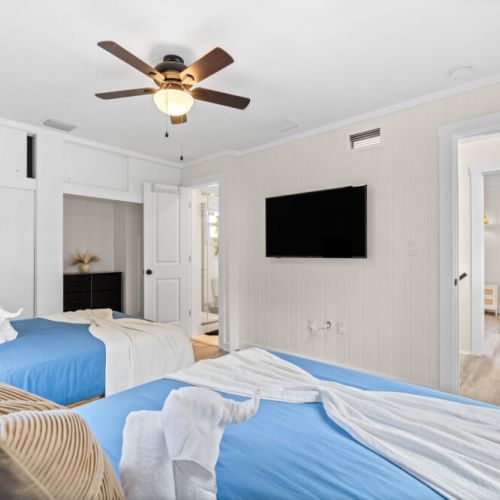Moon room, 50" 4k smart tv.
