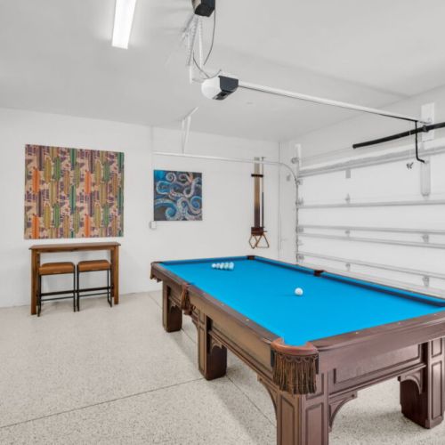 Plenty of room to shoot around this 9' slate table.