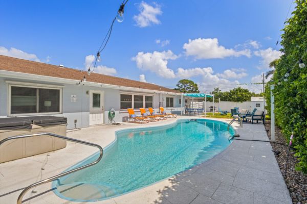 Heated Pool, 75″TV, Hot Tub, 3 Kings, AMI & IMG