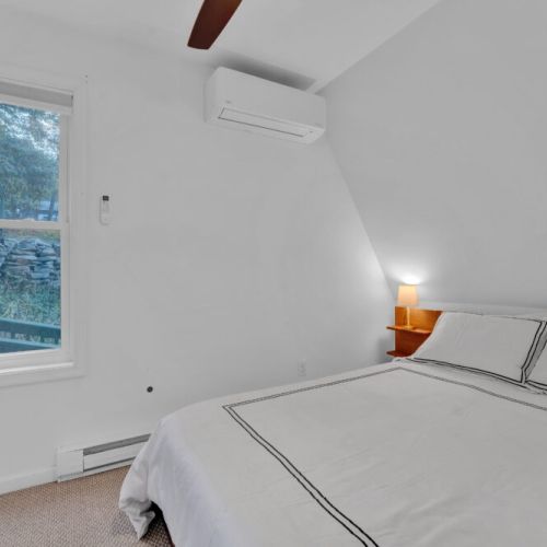 Queen Bed, Heat, AC, Modern, Relaxing.