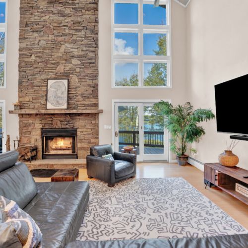 Views of the lake in the dining area.