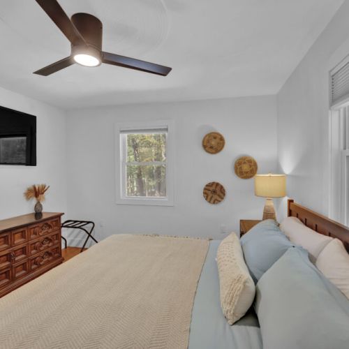 Upstairs king bedroom, 50" 4K tv, dimmable lights, black out shades.