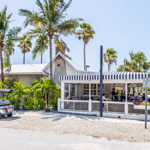 Many places to dine on the water around Anna Maria Island.