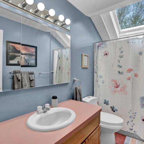 Full Bathroom. Upstairs.