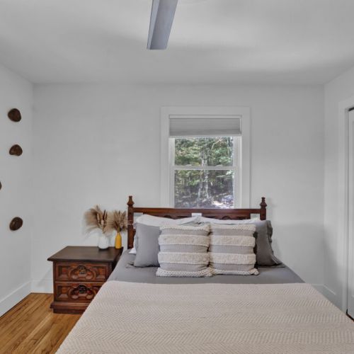Upstairs queen bedroom, 50" 4K tv, dimmable lights, black out shades.