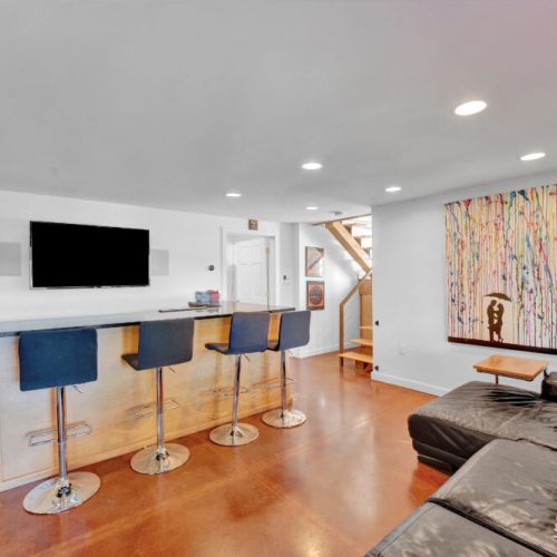 55" tv, wet bar, lounge area.