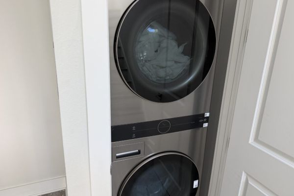 Private Rooftop Hot tub, 1 block beach, Game Room