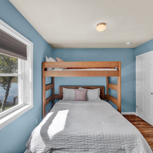 Queen and Twin Bunk Bed. Views outside!