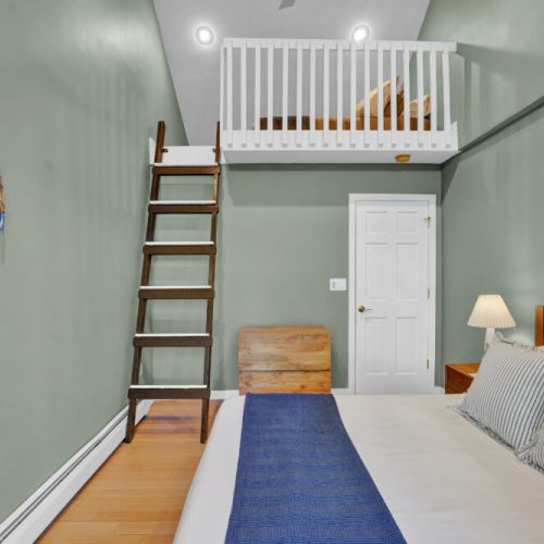 Queen & Full bedroom.