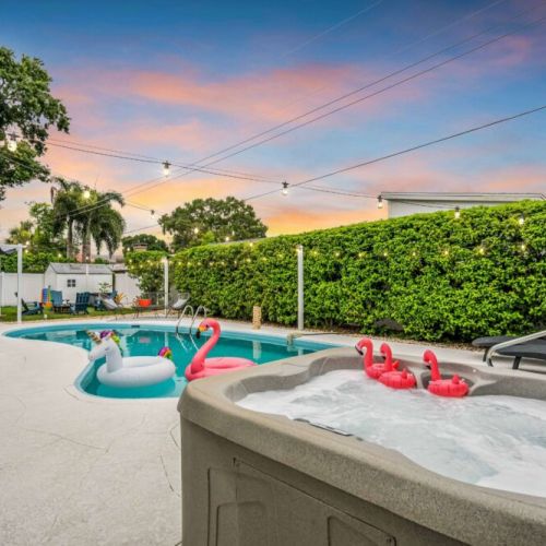 Outdoor Oasis: Splash in the pool, unwind in the hot tub, and soak up beautiful sunsets!