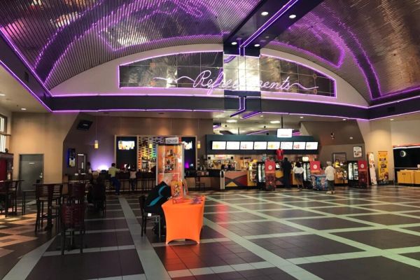 Regal Hollywood – Sarasota