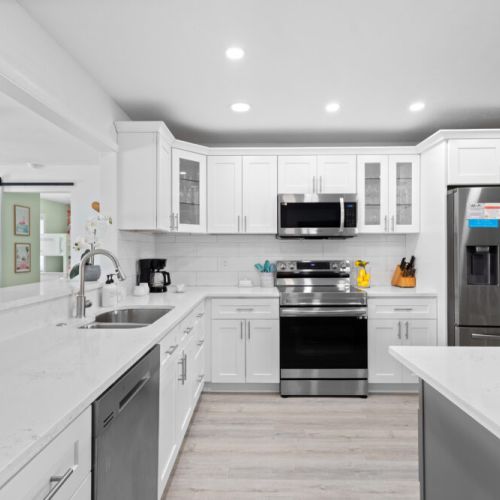 Full kitchen with all of the cooking essentials.