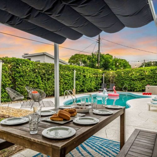 Dine Al Fresco.