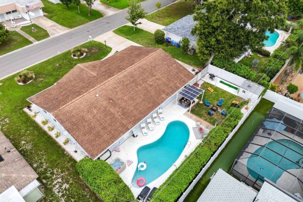 Heated Pool, 75″TV, Hot Tub, 3 Kings, AMI & IMG