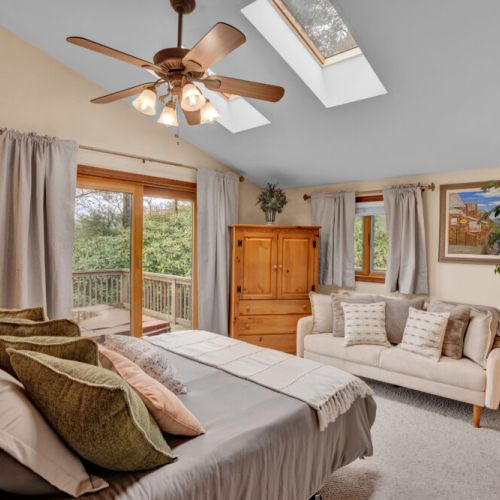 lounging area, lake views. Sliding glass doors to deck.
