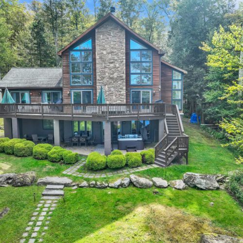 Your favorite lake house destination.