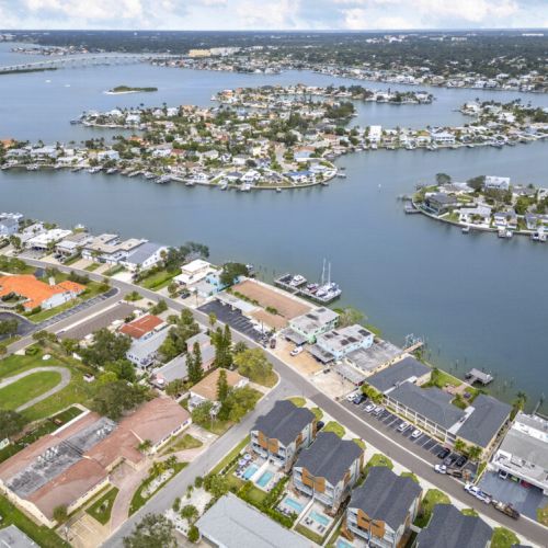 Dream location! Across the street from the bay, and a few blocks from the beach.