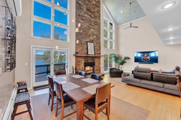 Lakefront Sunsets, Hot Tub, Pool Table, Kayaks