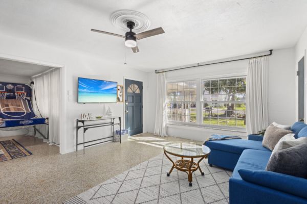 2Blocks2Beach, Ping Pong, BBall, Backyard, Grill