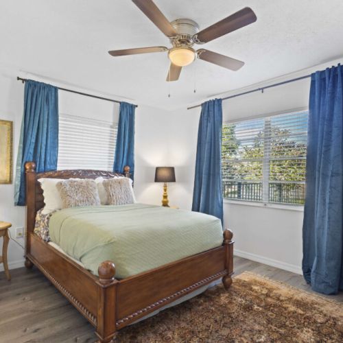 Full bedroom facing the back yard to get a glimpse of the tropical paradise first thing in the morning. Wake up refreshed and ready for a beach day.