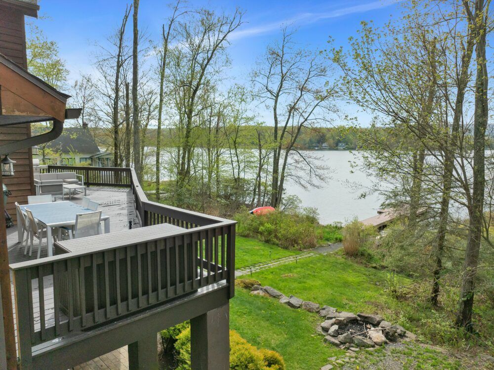 Deck: Stunning lakeside deck perfect for al fresco dining.